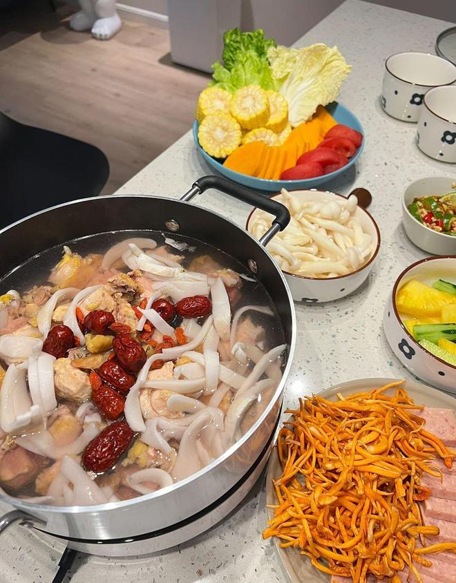 解锁海南美食密码：椰子鸡不可错过(图1)