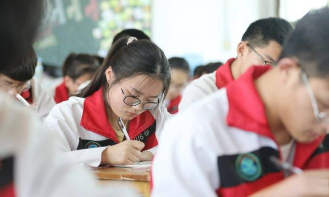 文科生的“春天”来了！2025年高考：这三所中医药大学招收文科生(图1)